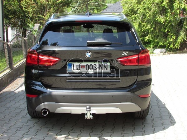 BMW-X1-SUV-2015-prevedenie-C-3